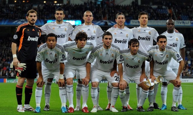 重拳打到对手没有还手之力，裁判无奈结束比赛干净版（重拳压制对手无力还击，裁判果断终止比赛(干净版)）