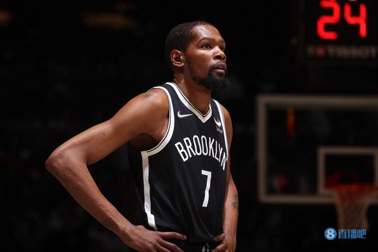 皇马连续三轮平局遇危机！西甲第19轮提前上演，白衣军团能否止住颓势？（皇马三轮不胜警报拉响！西甲第19轮提前开打，银河战舰能否止跌回升？）