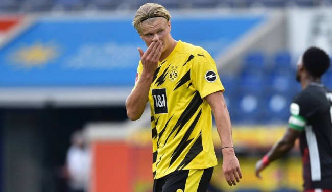 中超改跨年制，融入世界还是盲目跟风？（中超推行跨年赛制：迈向国际，抑或随波逐流？）