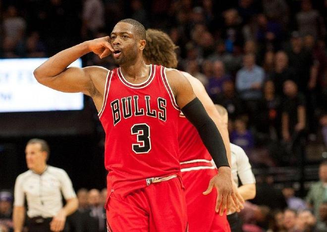 欧冠赛前穆里尼奥与两名昔日弟子重逢，并亲吻了斯内德的光头（欧冠赛前，穆里尼奥与两位旧将相聚，并亲吻斯内德的光头）