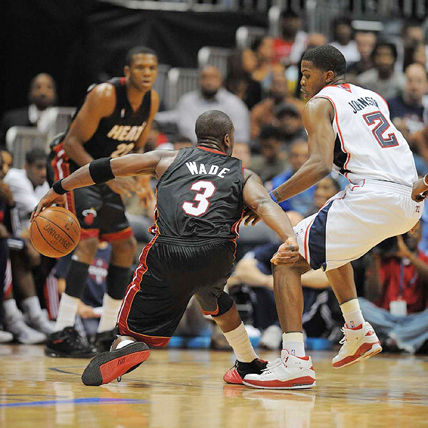 持续打击极端球迷，米体：地方当局邀请米兰双雄开会评估情况（米体：地方当局召集米兰双雄会议，评估持续打击极端球迷的进展）