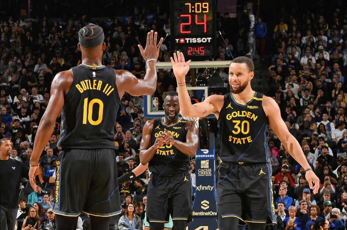 快船新星崭露锋芒 替补砍17分大胜老鹰终结五连败（替补新星轰17分助快船大胜老鹰 终结五连败）