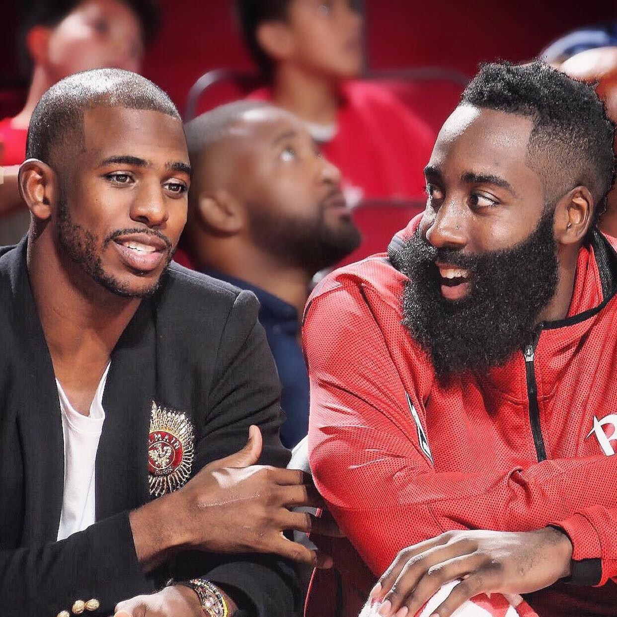 莱万：感谢球迷们的热烈支持，愿为波兰献出生命（莱万：感谢球迷的热情支持，我愿为波兰奉献一切）