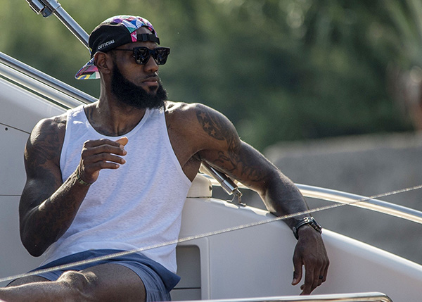 阿莱格里：赢德比是因为门将发挥的运气？门将又不能互换（阿莱格里反驳：德比赢球全凭门将运气？门将又不能互换）