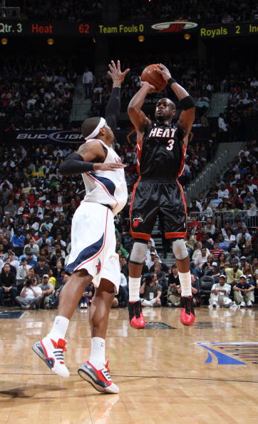 日媒：日本国门铃木彩艳预计13日在日本接受手指骨折手术（日媒称日本门将铃木彩艳预计13日于国内接受手指骨折手术）